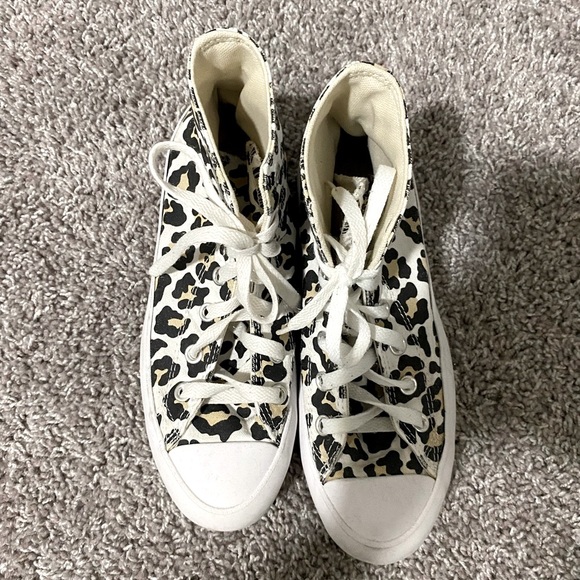 Converse High Top Cheetah Pattern - Picture 2 of 5